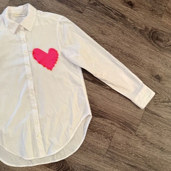 Kerri Rosenthal Mia Shirt Imperfect Heart Pocket in White - Picture 4 of 9